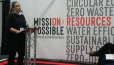 techUK's Susanne Baker, pictured here speaking at edie Live, noted that effective adoption of digital technologies could cut resource costs by £10bn